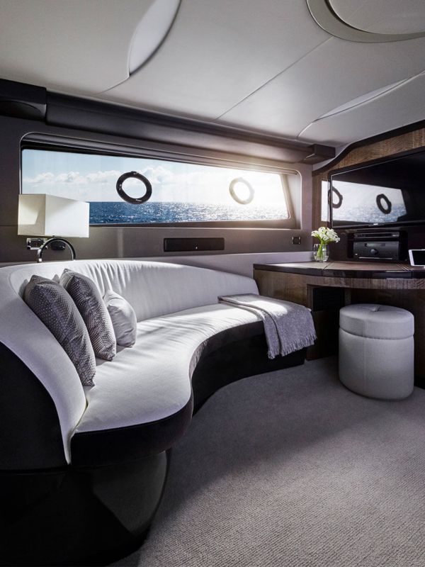 YACHT DE LUXE : LE LY 650