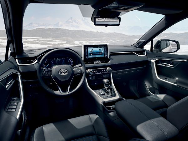 Toyota RAV4 sisätilat