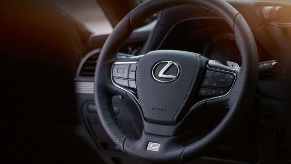 2020-lexus-business-how-it-works-lexus-advantage-omotenashi-1920x1080_tcm-3177-1867461