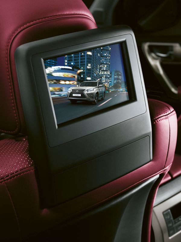 2020-lexus-gx-pre-sales-left-right-interior-810x1080