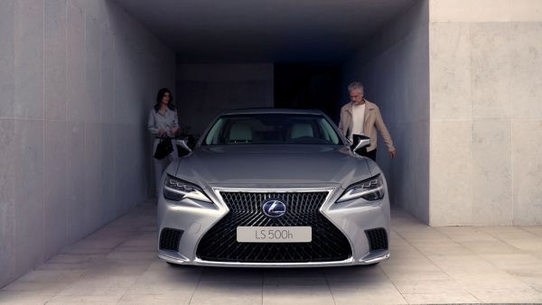 How Lexus self-charging hybrid works