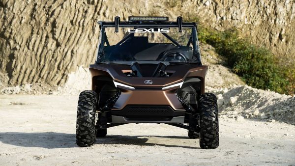 Samochód koncepcyjny Lexus ROV Concept podczas jazdy terenowej