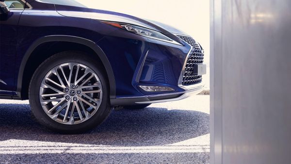 שבכה של הלקסוס RXL ההיברידי 