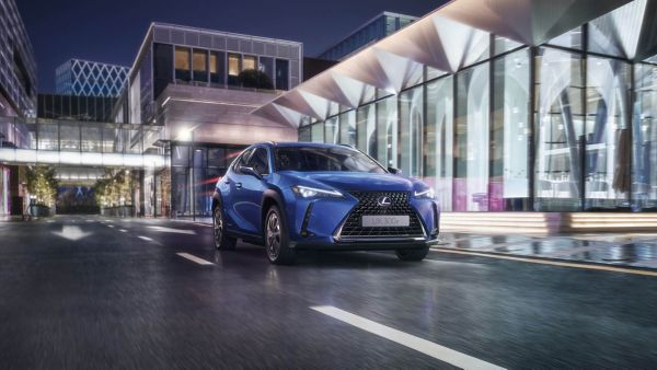 Lexus UX 300e driving through a city location