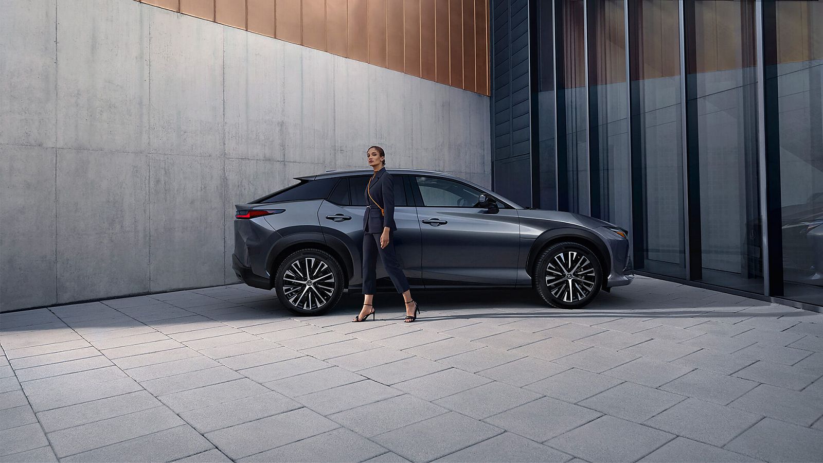 A women next to the Lexus RZ 