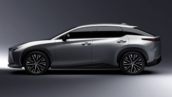 Lexus RZ Seitenansicht