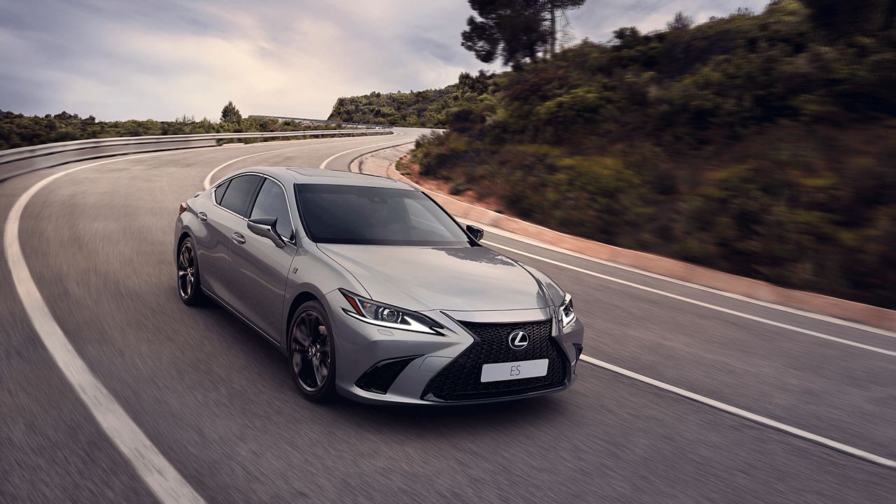 Lexus RX подключаемый гибрид