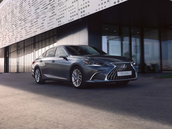 Lexus ES parked at the side of a building