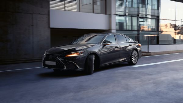 A parked Lexus ES 300h