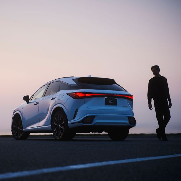 2022-lexus-rx-campaign-presales-lifestyle-1-1x1-1080x1080