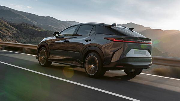 Lexus RZ Heckansicht
