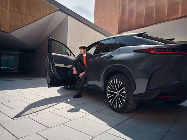 Lexus RZ Exterior
