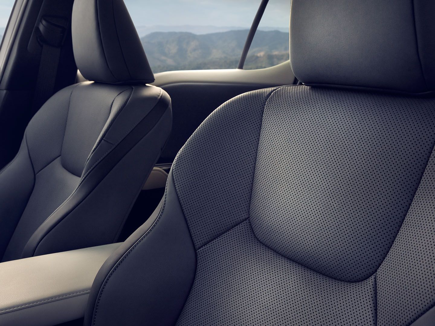 Lexus RZ седалки