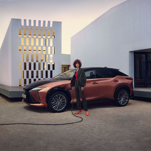 2022-lexus-rz-campaign-presales-lifestyle-1-1x1-1080x1080