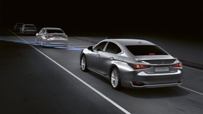 Dynamic Radar Cruise Control - Technology | Lexus Europe