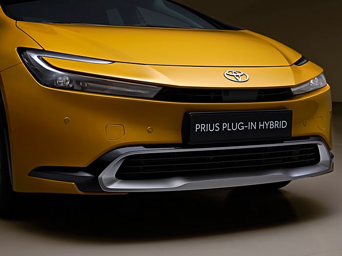 Toyota plug deals in hybrid 2022