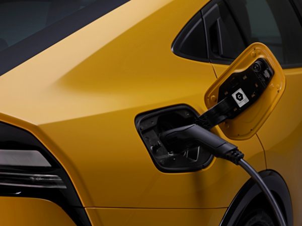 Onko työsuhdeauto mahdollista ladata työpaikalla? Toyota Prius Plug-in