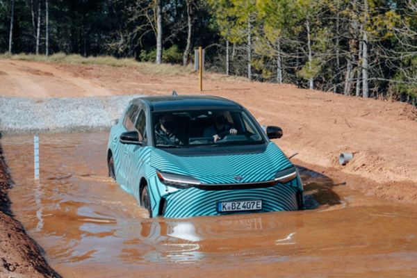 Toyota bZ4X täyssähköinen crossover