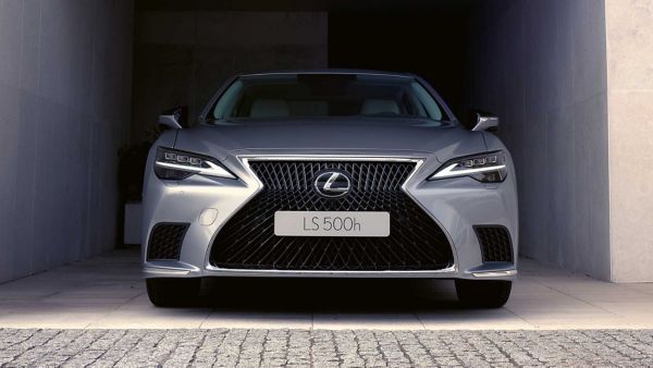LEXUS COMMITMENT TO CUSTOMER SATISFACTION