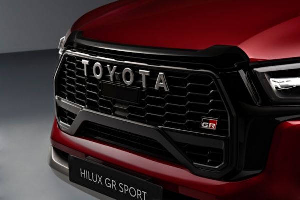 2023-hiluxgrsportexteriordetails3