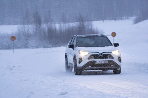 Kännykänkäyttö liikenteessä aiheuttaa vaaroja