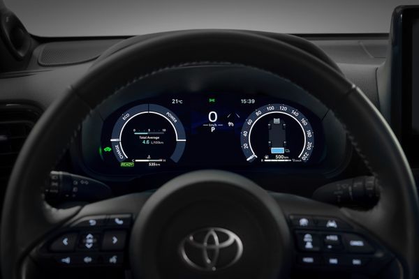 2023-yaris-cross-int-005