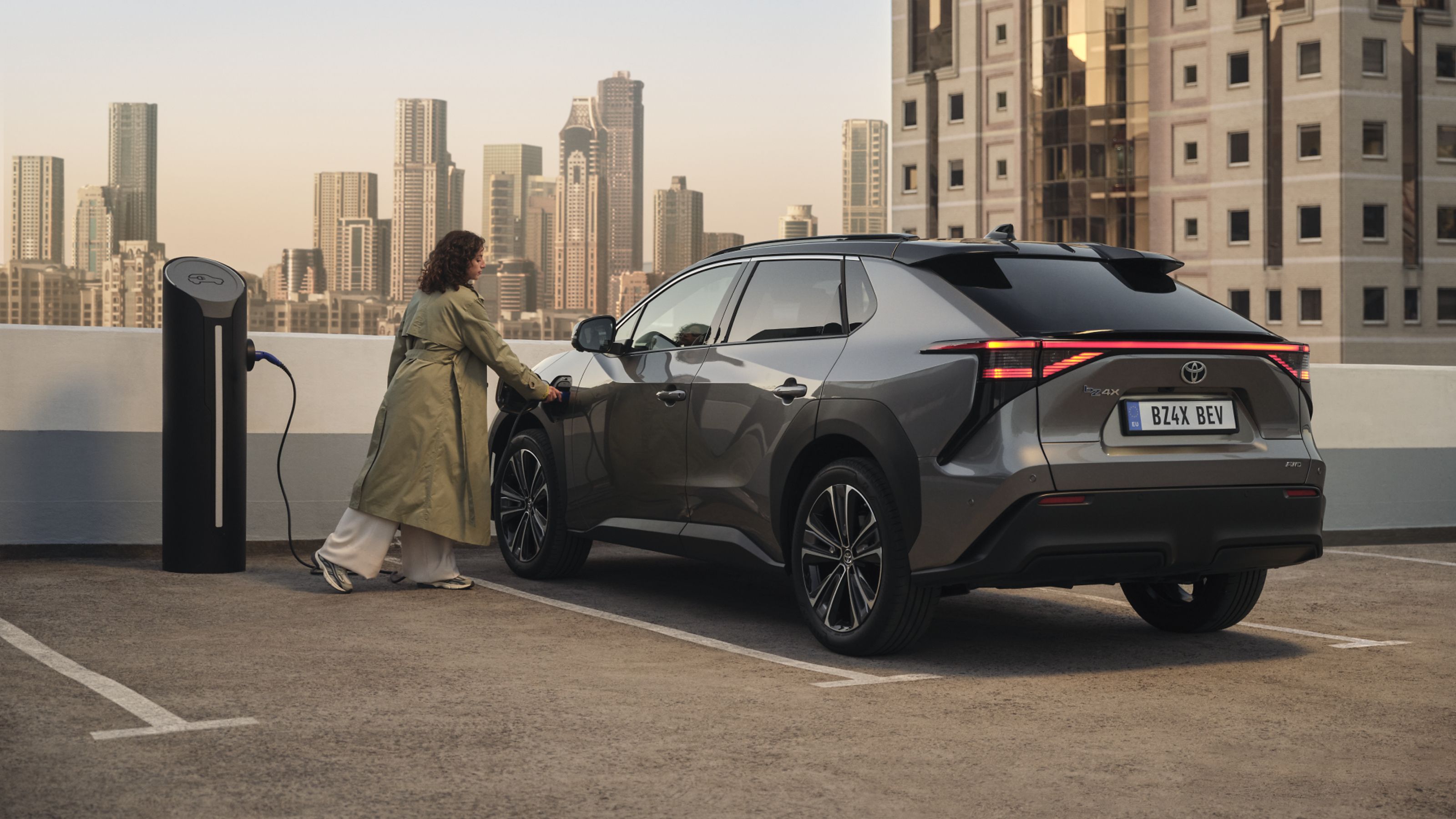 2023_02_03_TOYOTA_BEYOND_CHARGING_KV_HERO_MOMENT_0589