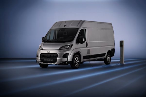 Nouveau Toyota PROACE MAX rejoint la gamme électrifiée Toyota Professional