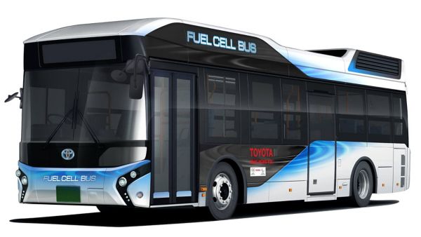 Wasserstoffbus von Toyota mit Brennstoffzelle. Auf dem Bus sind Aufschriften wie "Toyota" und "Fuelcell"