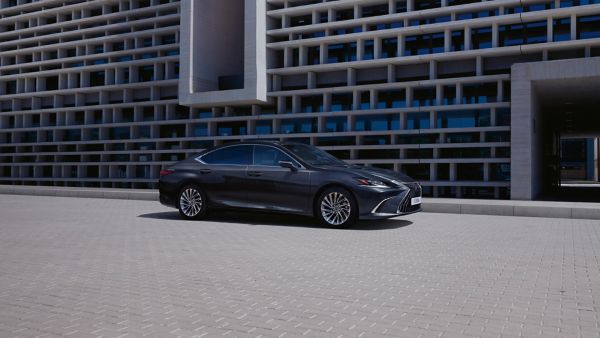 Lexus ES 300h parked outside a building