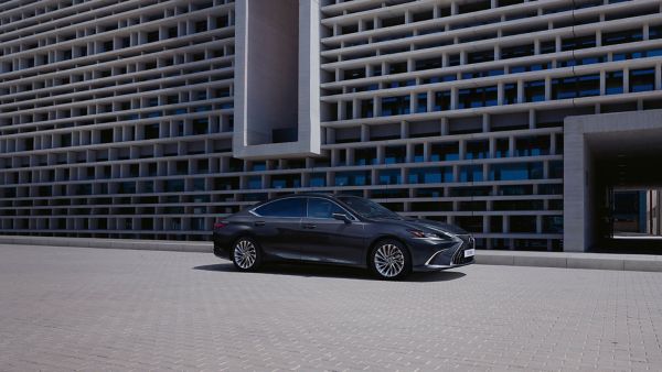 Lexus ES 300h parked outside a building