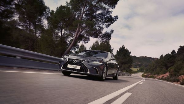 Lexus ES driving in a rural area