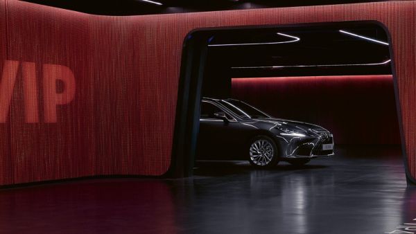 Découvrez l'avenir des voitures de luxe avec la Lexus ES.