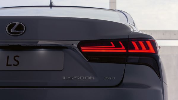 Lexus LS 500h rear light