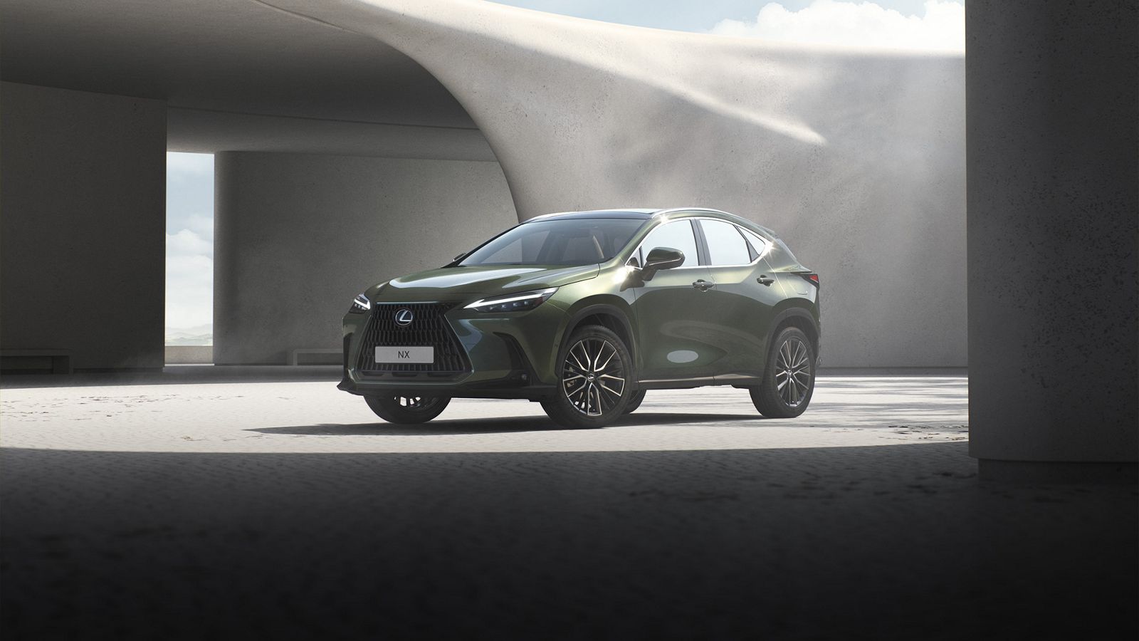 Lexus NX geparkeerd voor een gebouw