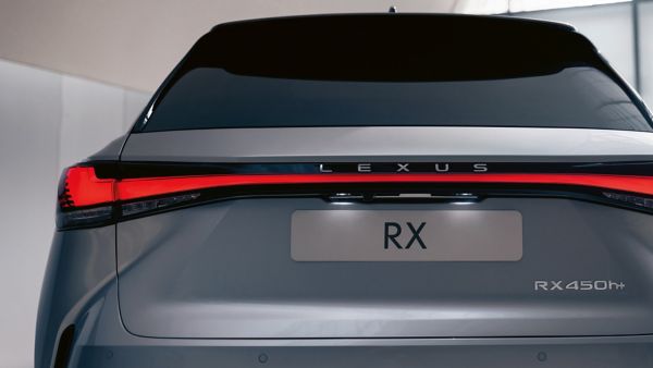 Lexus RX's single-line signature rear light