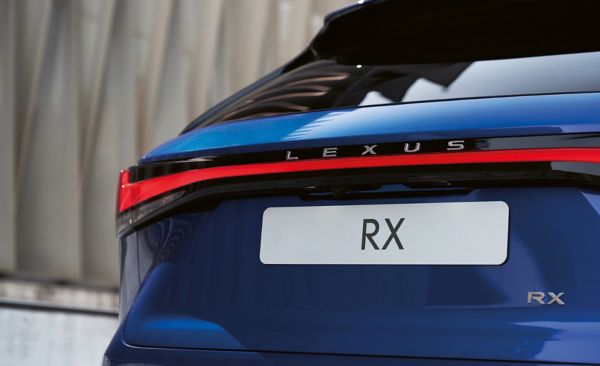 Nahaufnahme des Heck eines Lexus RX