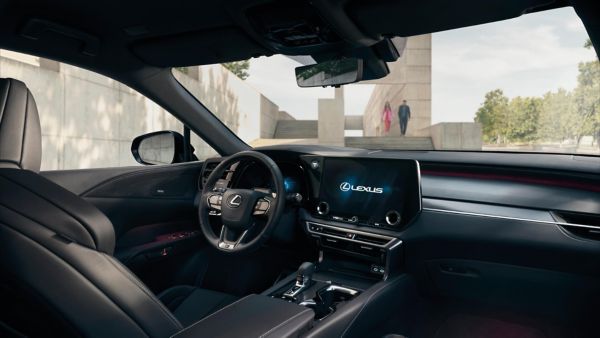 Cockpit van de nieuwe Lexus RX