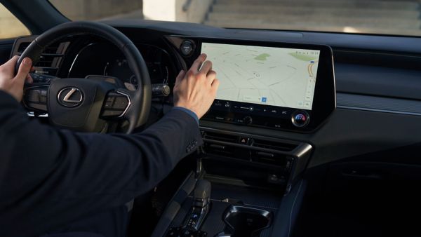 The cockpit of the Lexus RX