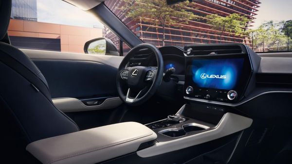 SUV היוקרה החשמלי לקסוס RZ