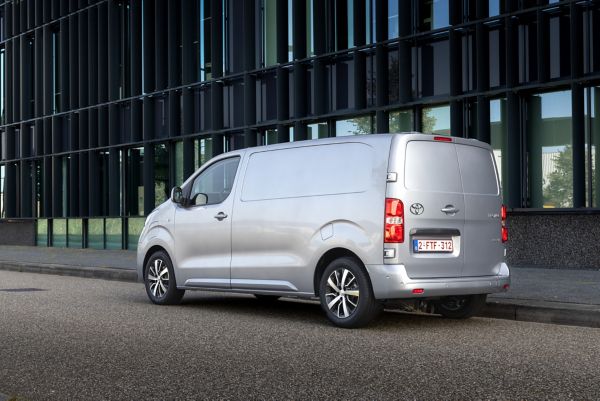 Toyota åbner for attraktiv erhvervsleasing af varebiler