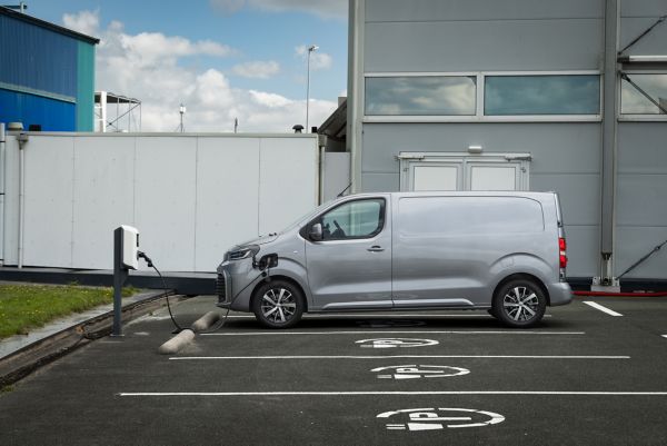Toyota åbner for attraktiv erhvervsleasing af varebiler