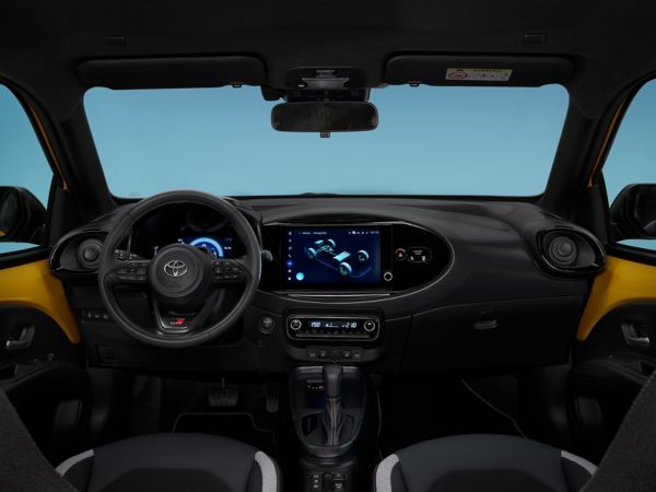 2025 AYGO X GR SPORT_Interior_002