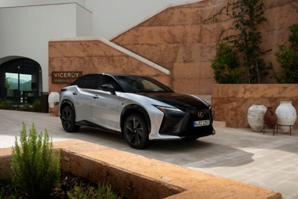 2025 RZ 550e F SPORT Sonic Platinum 001 Static_JPG