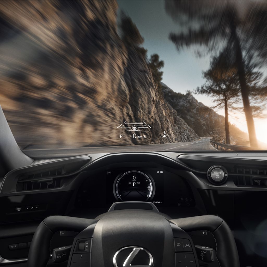 Lexus RZ førerdisplay og Head-Up Display
