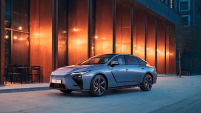 Die Seitenansicht eines Lexus ES