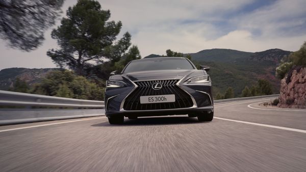 Front close-up of a Lexus ES 300h driving on a road