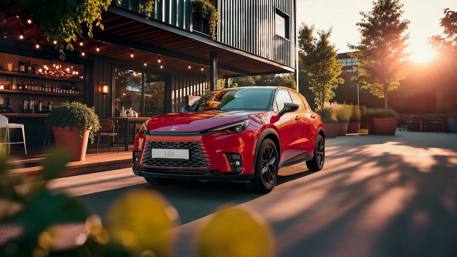 un lbx vibrant rojo en la calle