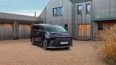 Lexus LM 350h Lüks Minivan Modelini Keşfet! Lexus