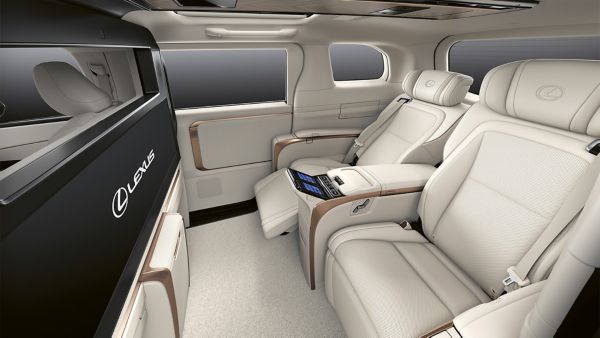 2025-lexus-lm-technology-peerless-luxury-airline-comfort-1920x1080-00